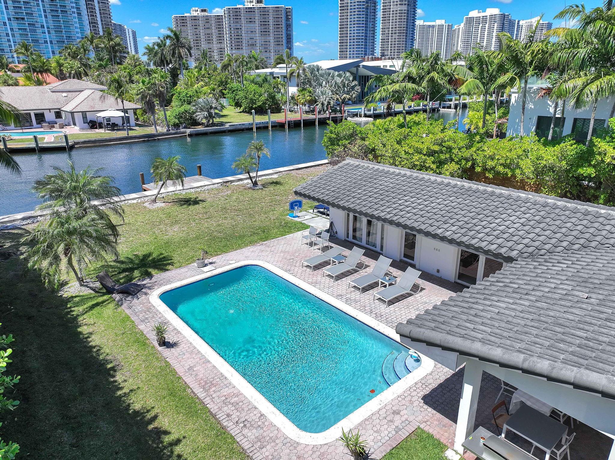 354 Golden Bch Dr Golden Beach, FL 33160