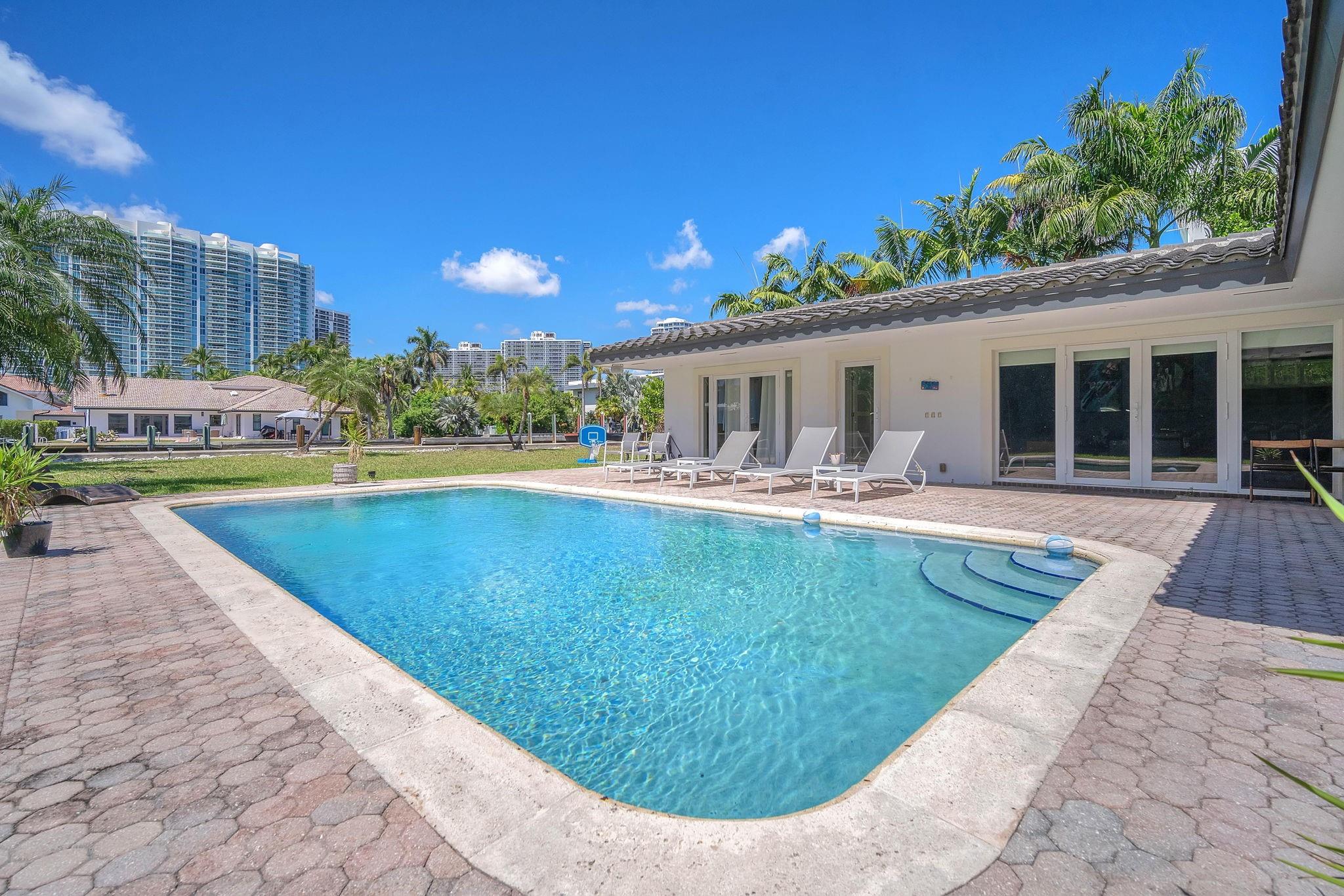 354 Golden Bch Dr Golden Beach, FL 33160