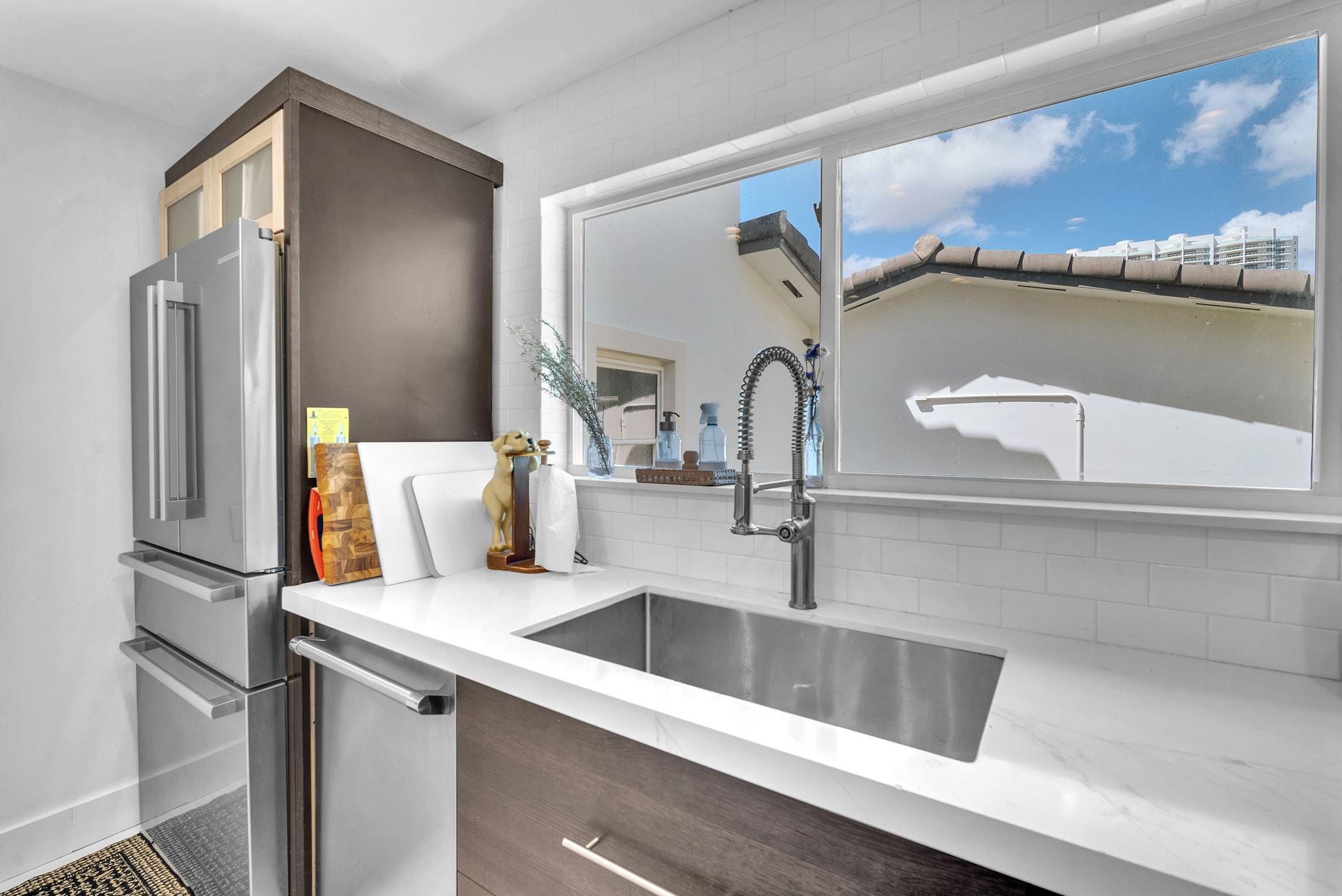 354 Golden Bch Dr Golden Beach, FL 33160