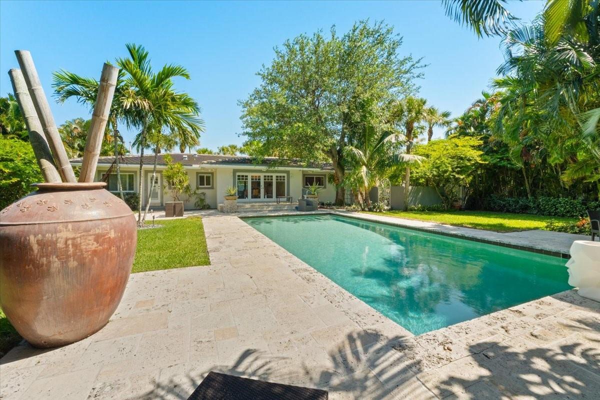 1635 Seabreeze Blvd