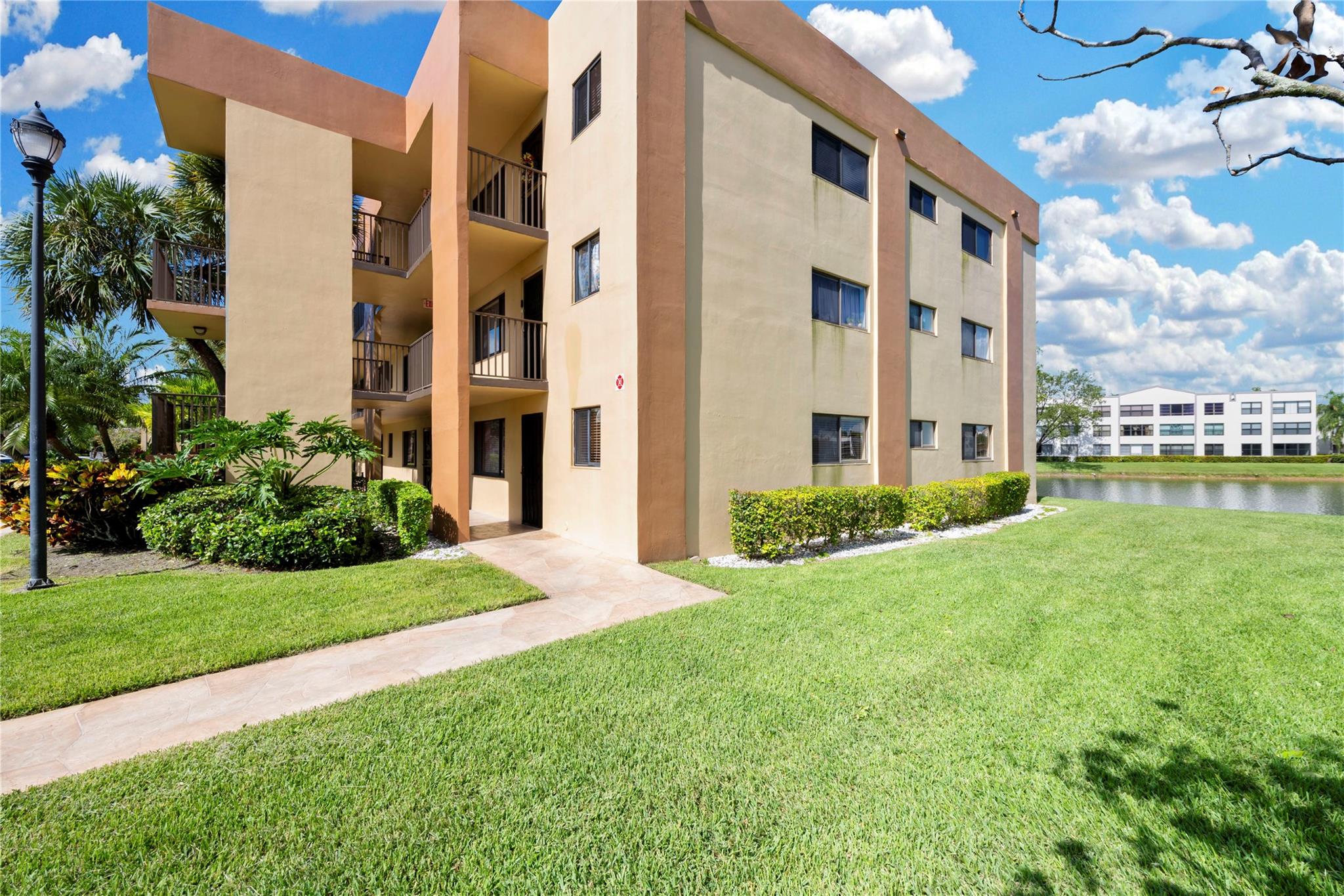 7500 Ashmont Cir #112