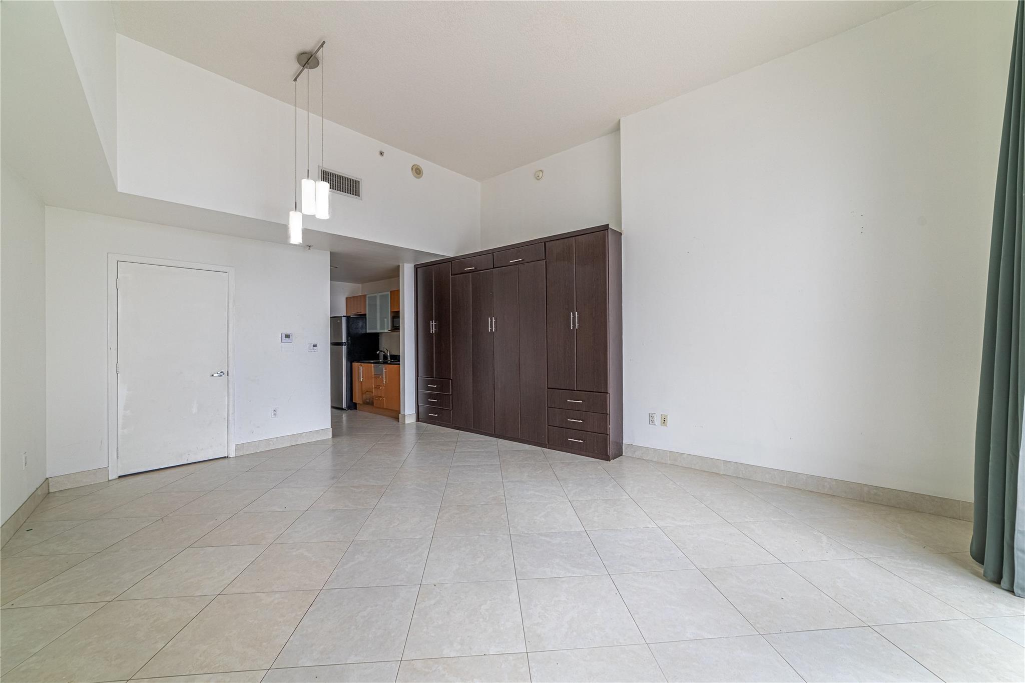 image Opera Tower Condo4