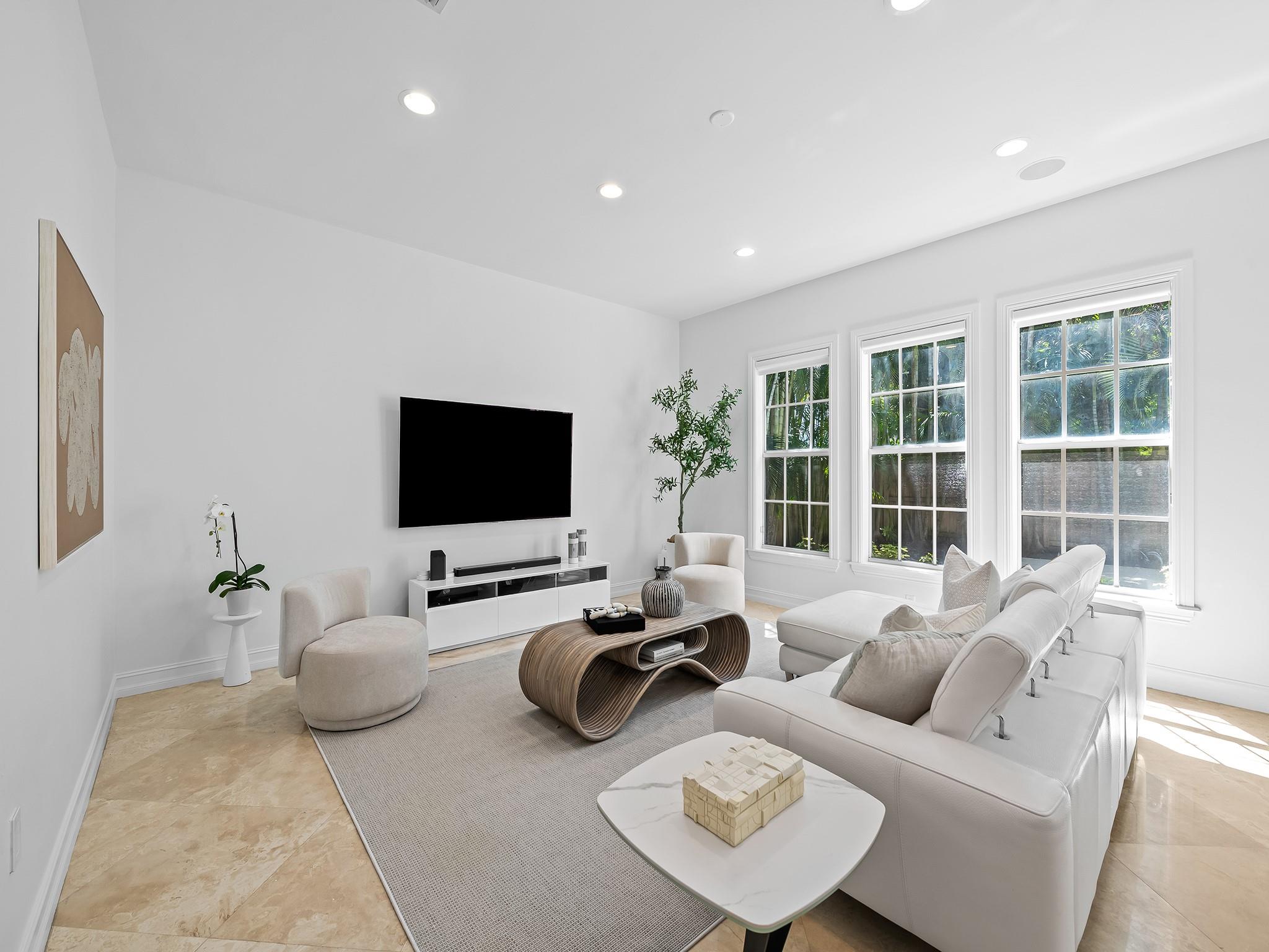 810 SE 5th Ct Fort Lauderdale, FL 33301