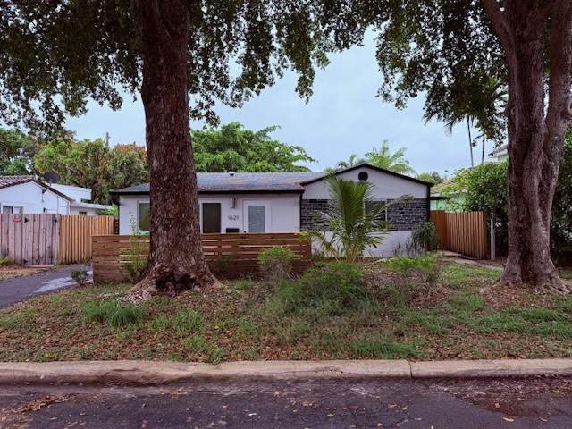 1621-1623 NE 16th Ter