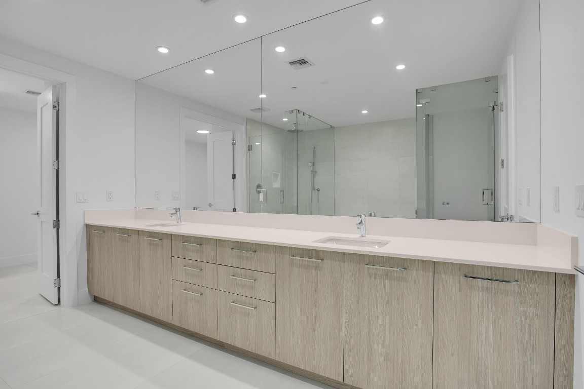 151 N Seabreeze Blv #E-1204 Fort Lauderdale, FL 33304