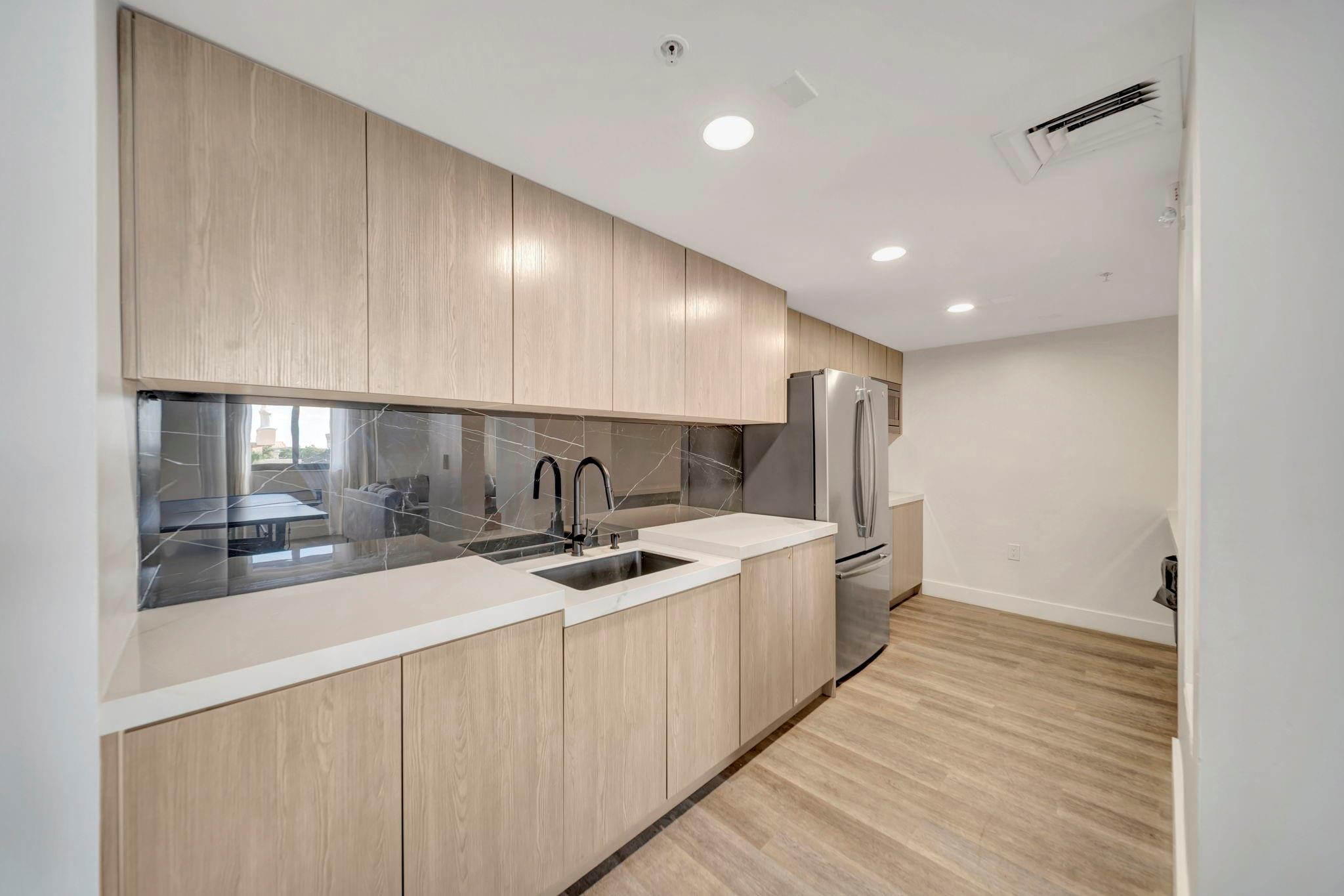 110 N Federal Hwy #707 Fort Lauderdale, FL 33301