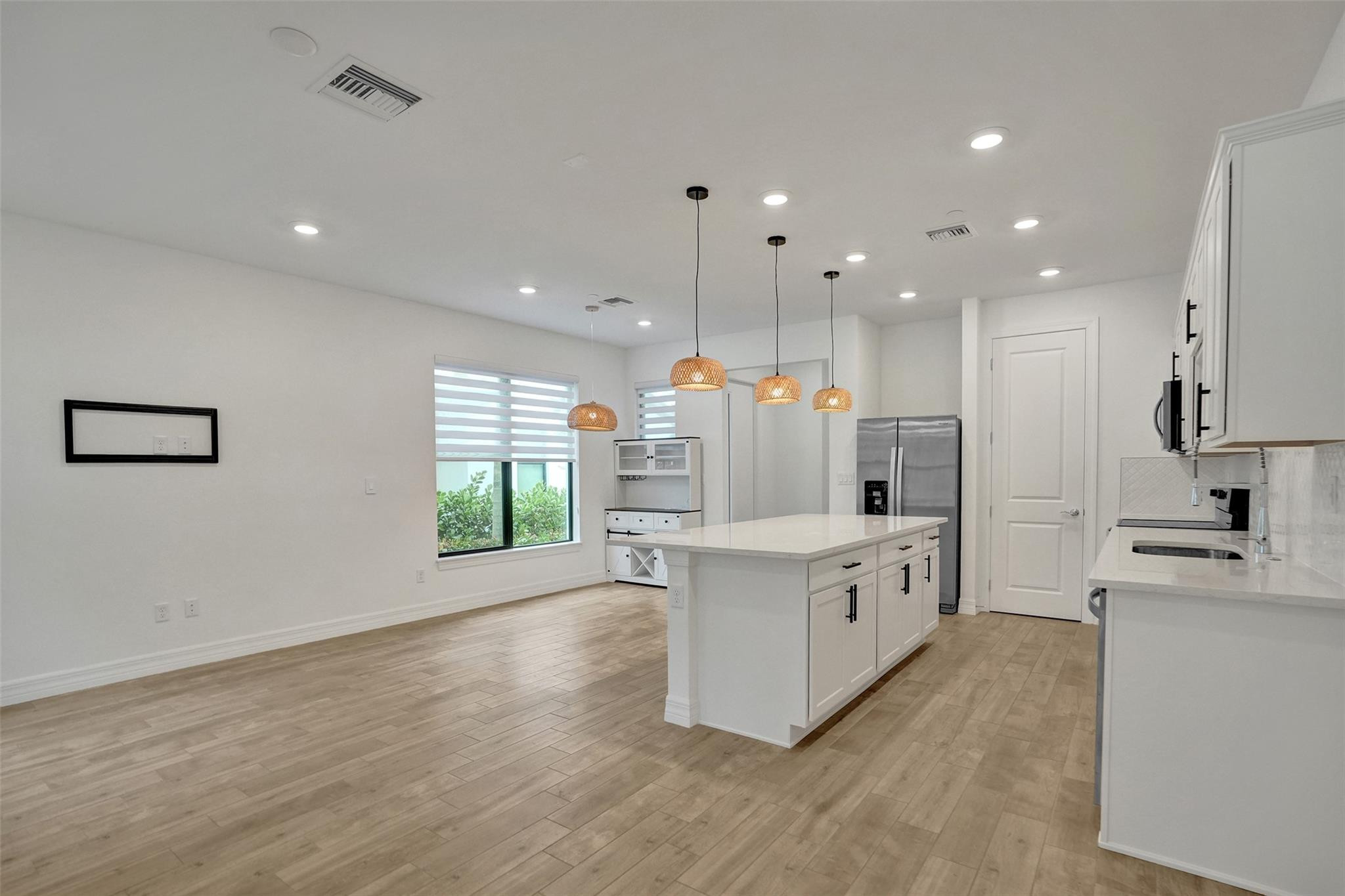 8355 NW 7th Plantation, FL 33324