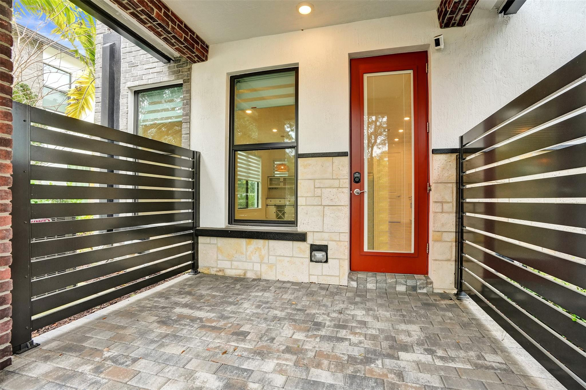 8355 NW 7th Plantation, FL 33324