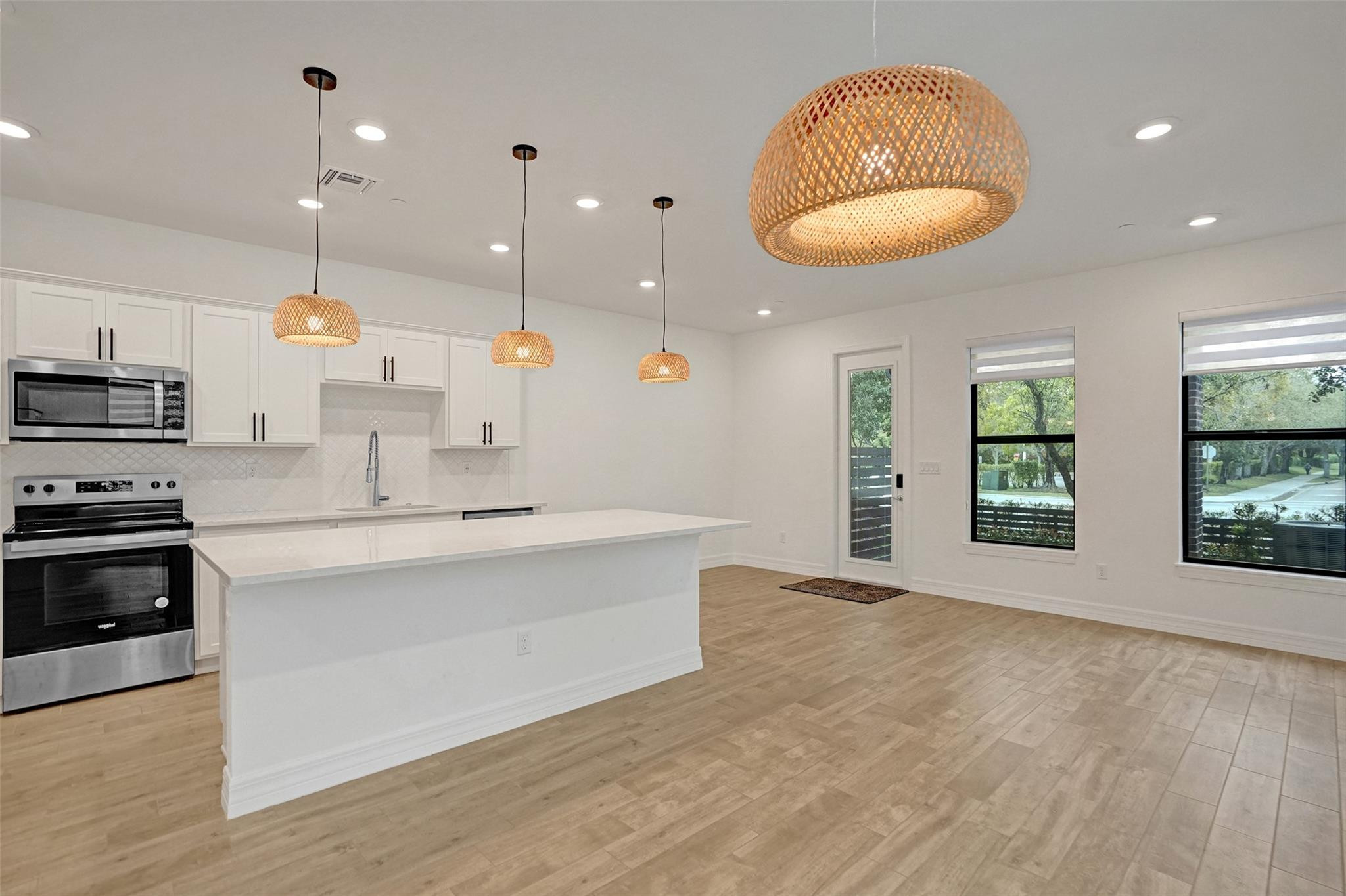 8355 NW 7th Plantation, FL 33324