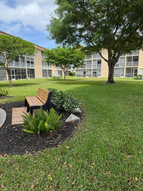700 Village Grn Ct #120