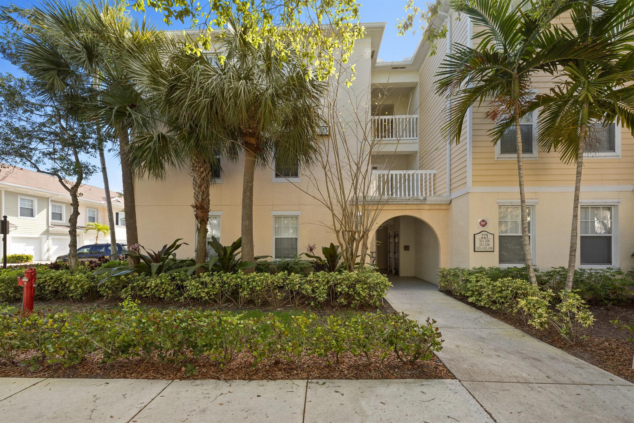 225 Murcia Dr #102