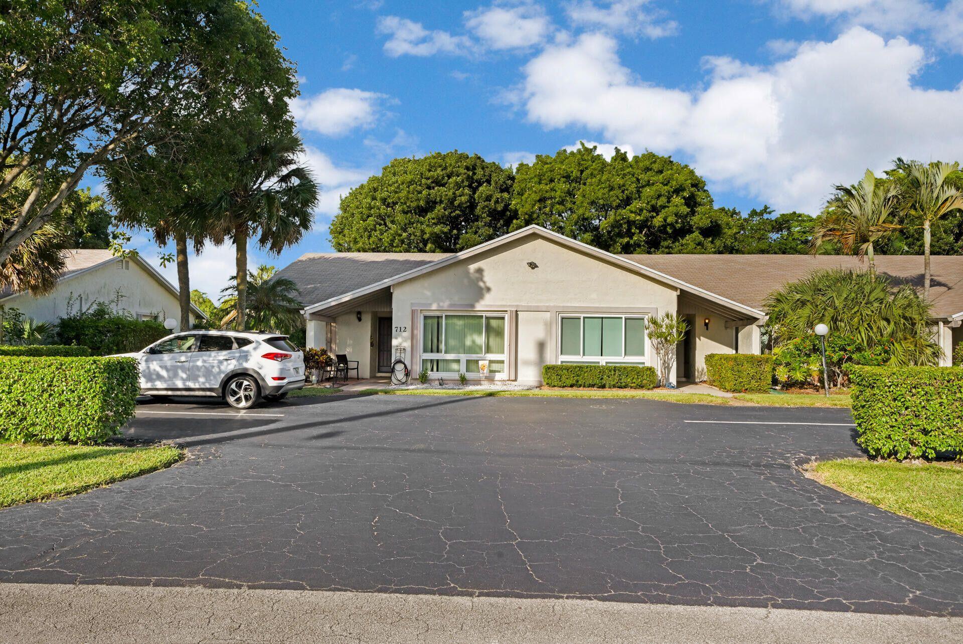 708 Lago Rd