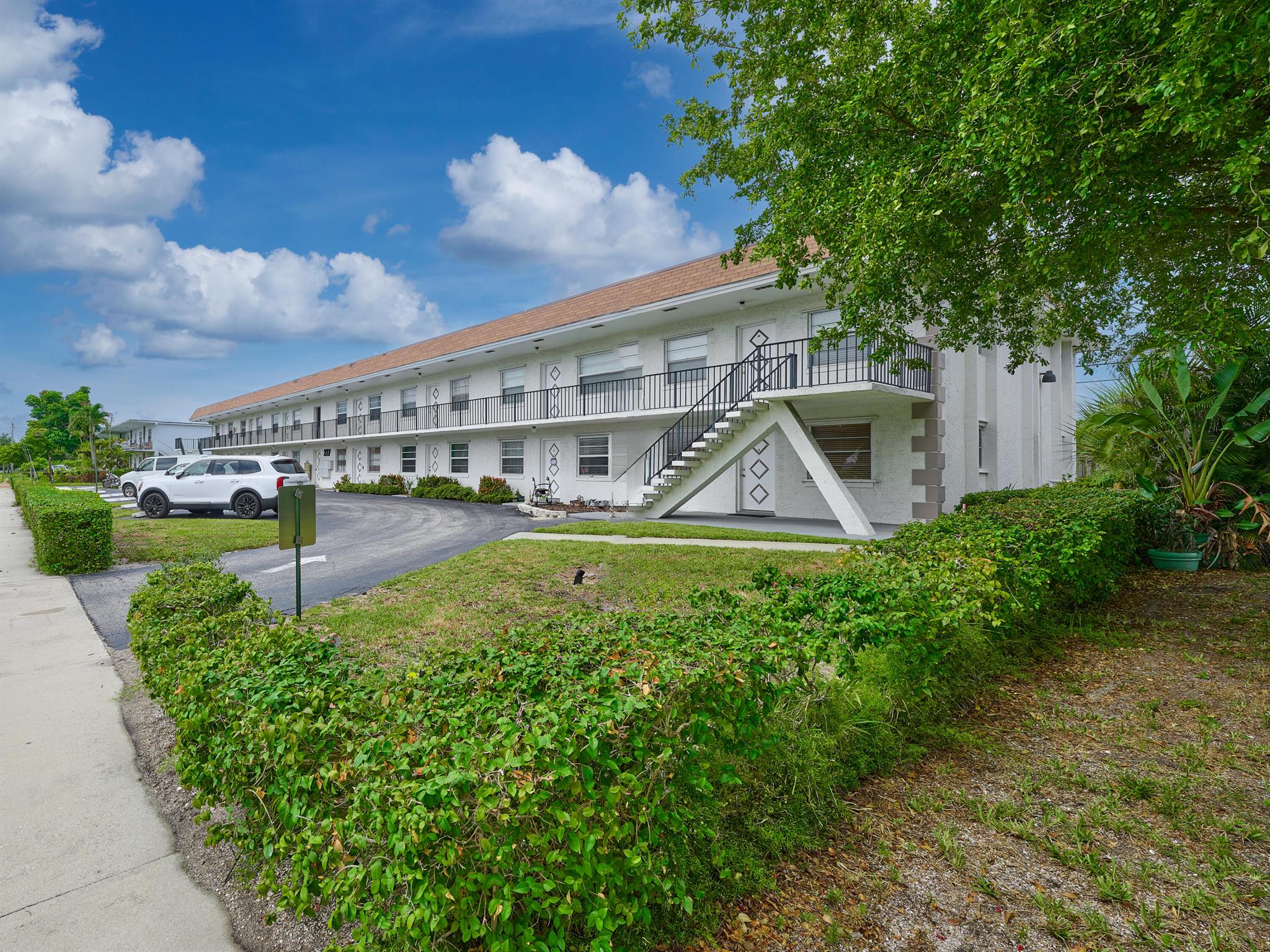 227 Castlewood Dr #203