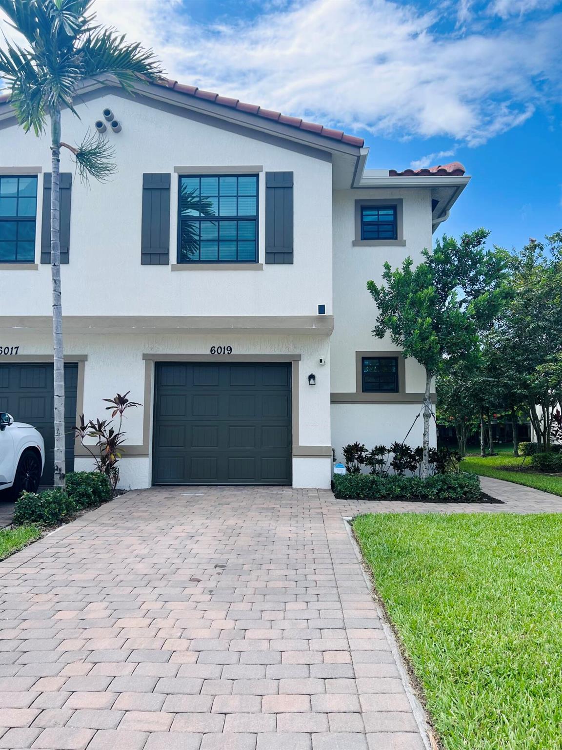 6019 Woods Edge Cir