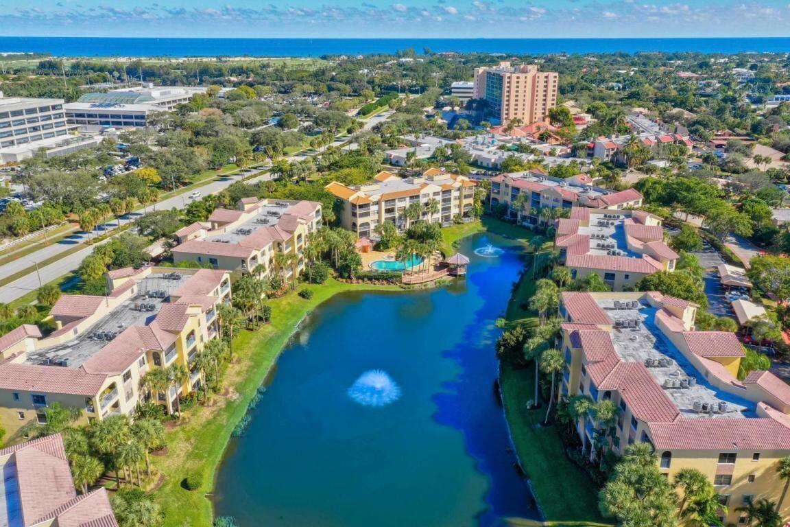 300 Uno Lago Dr #101