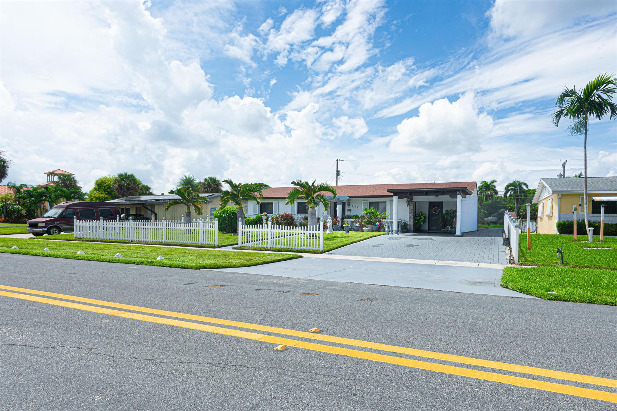 3709 Australian Ct