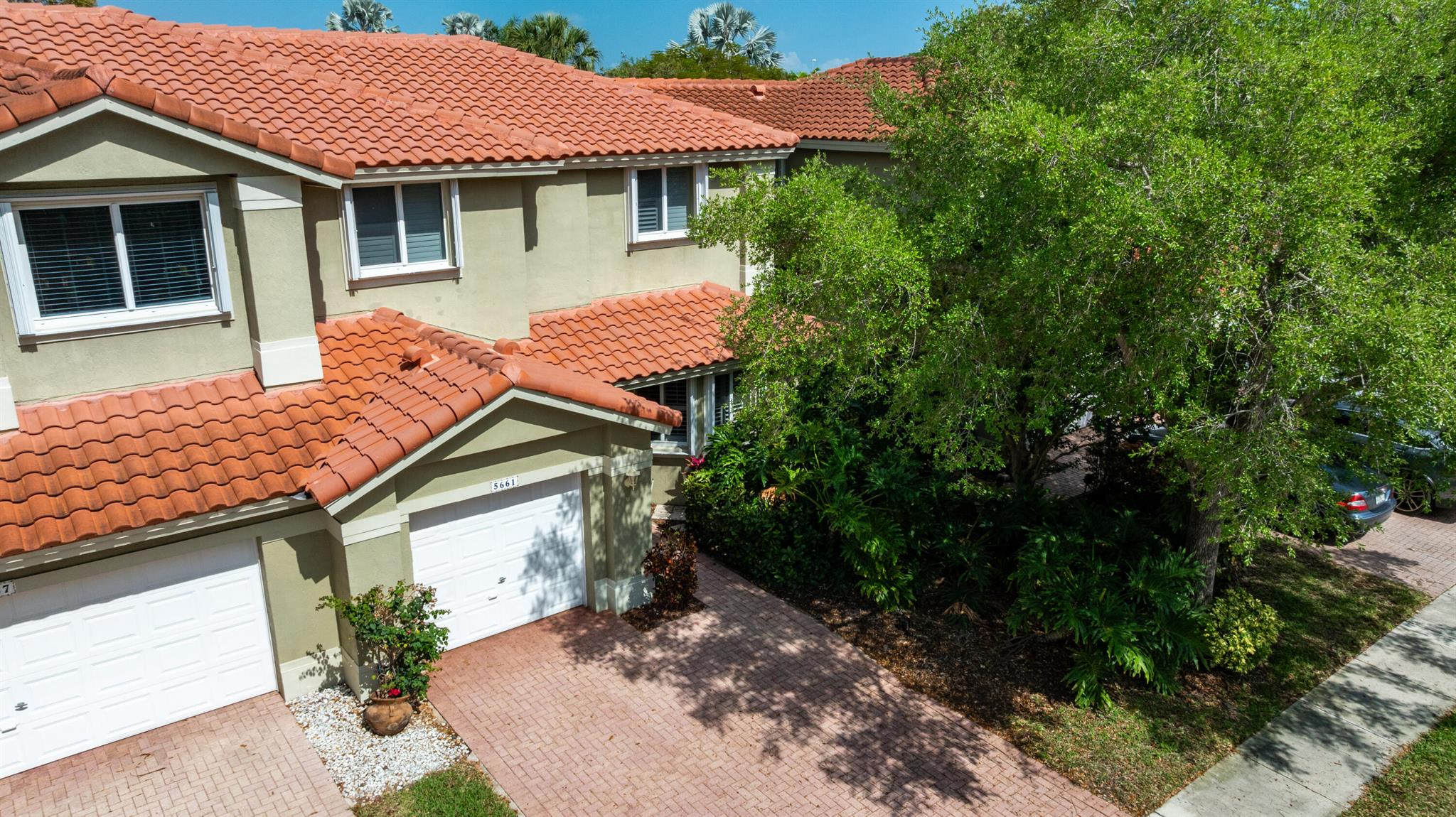 5661 NW 125th Ave