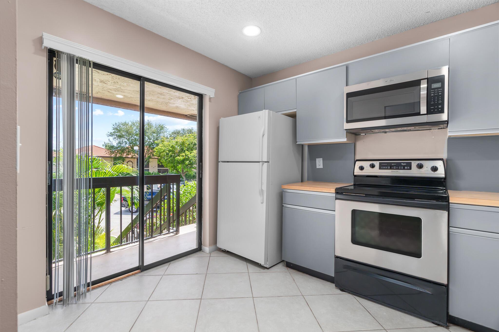 5201 W Club Cir #203