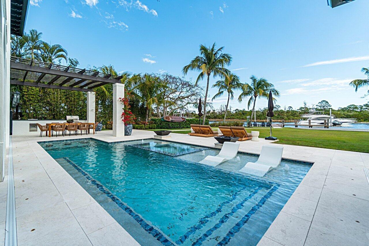 14140 Paradise Pt Rd Palm Beach Gardens, FL 33410