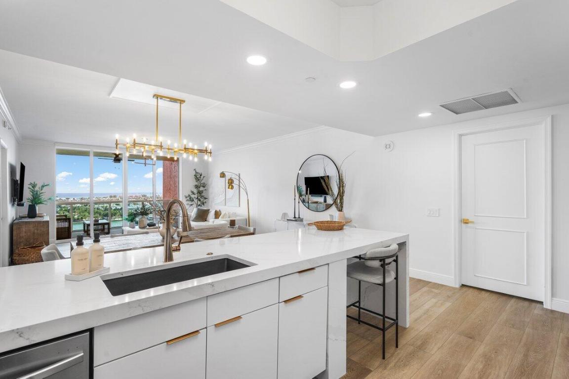 2640 Lake Shr #1410 Riviera Beach, FL 33404