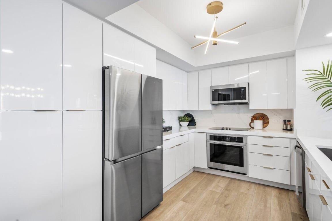 2640 Lake Shr #1410 Riviera Beach, FL 33404