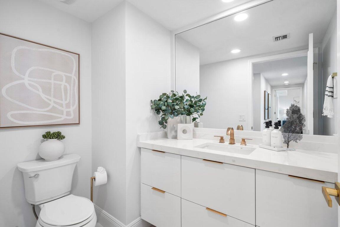 2640 Lake Shr #1410 Riviera Beach, FL 33404