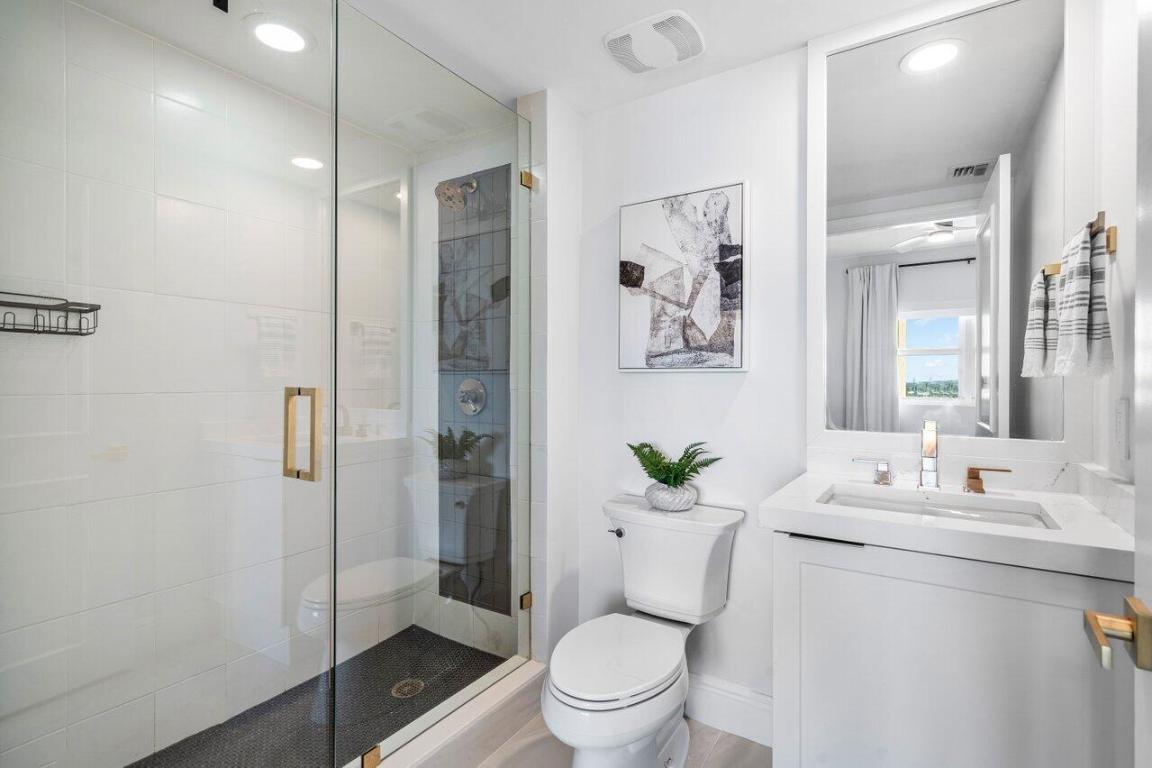 2640 Lake Shr #1410 Riviera Beach, FL 33404