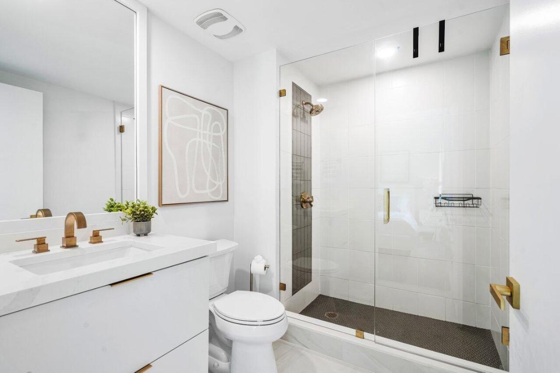 2640 Lake Shr #1410 Riviera Beach, FL 33404