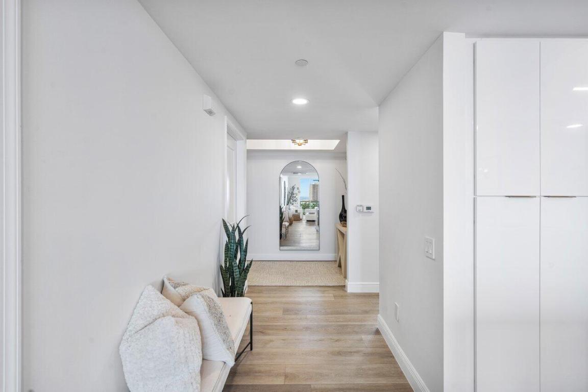 2640 Lake Shr #1410 Riviera Beach, FL 33404