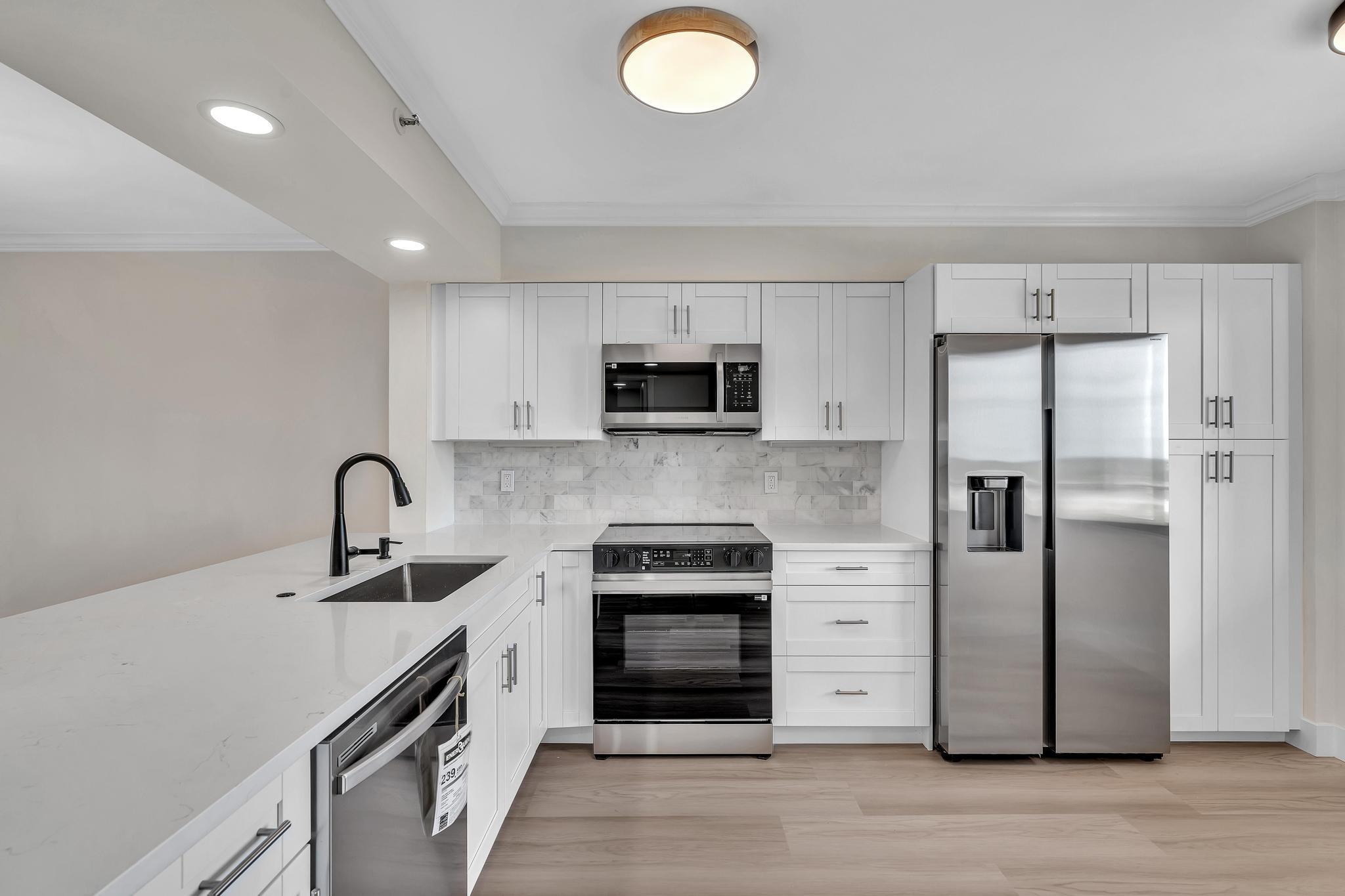 7076 Huntington #803