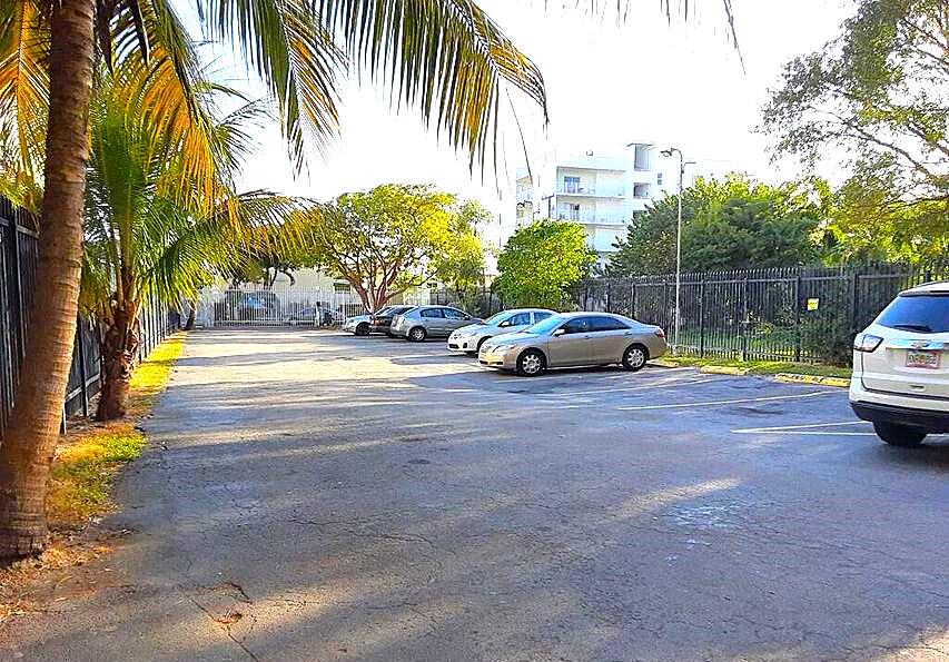 453 SW 2nd #208b Miami, FL 33130