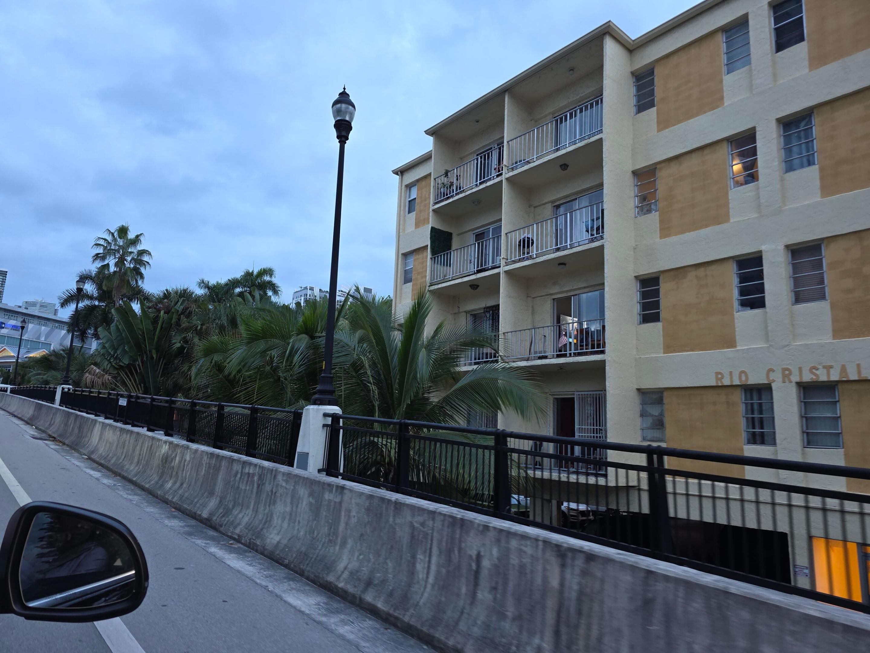 453 SW 2nd #208b Miami, FL 33130