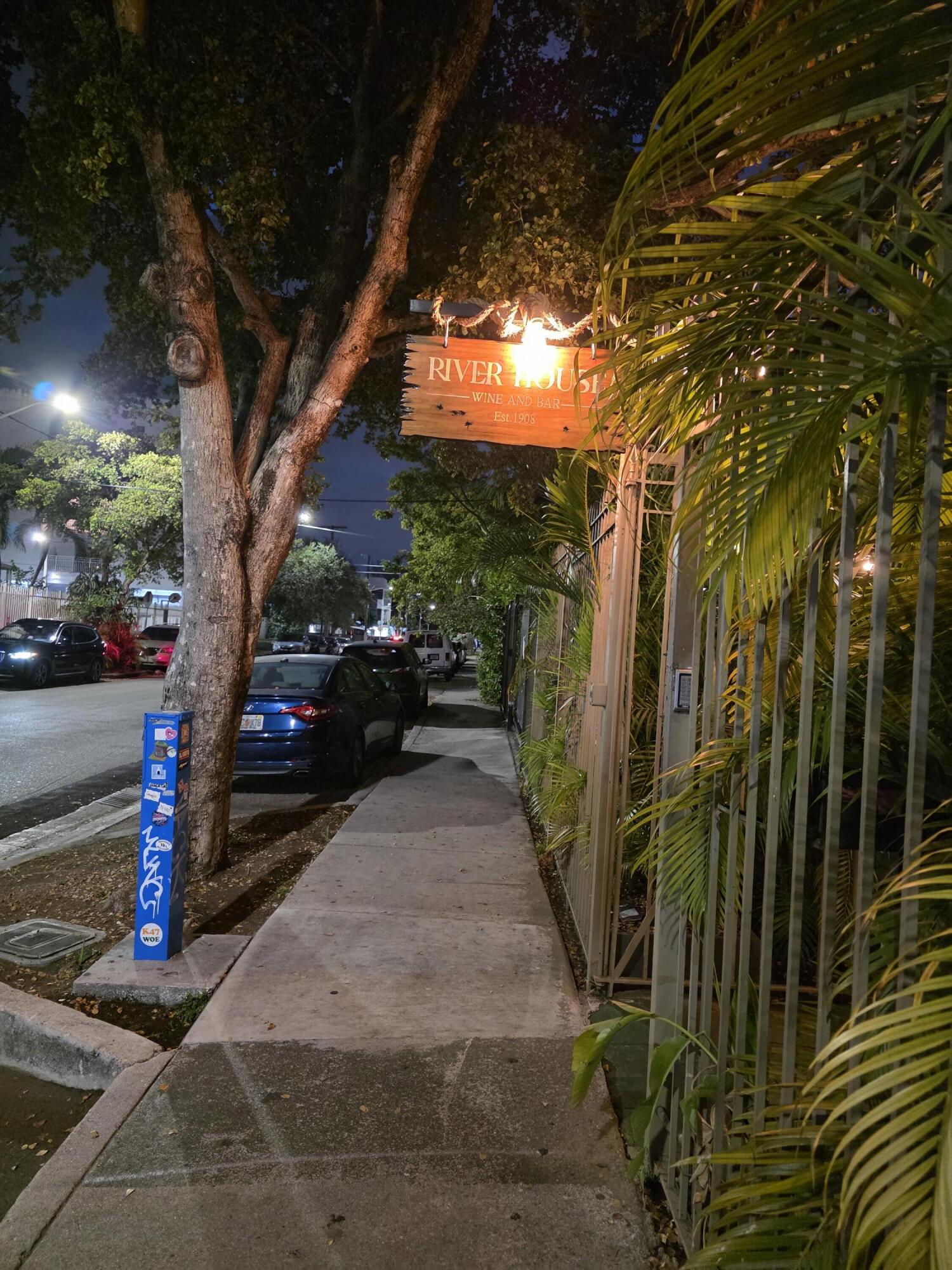 453 SW 2nd #208b Miami, FL 33130