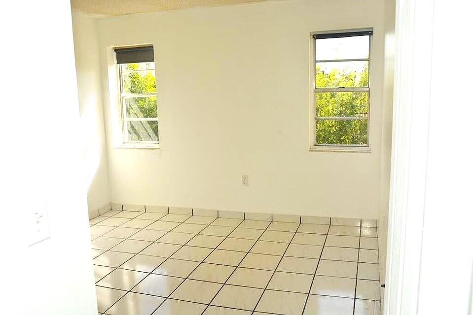 453 SW 2nd #208b Miami, FL 33130