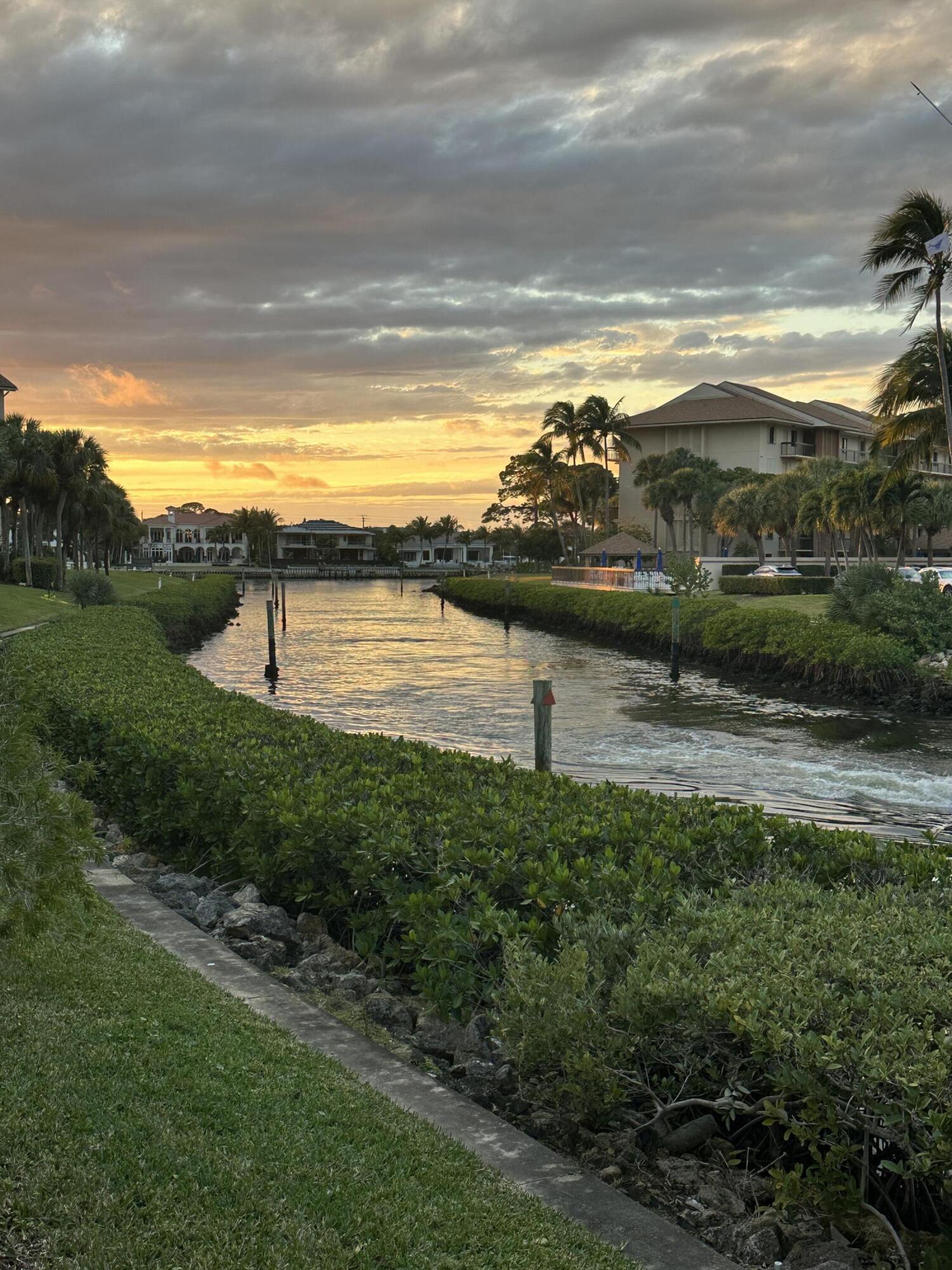 1301 Seafarer #405 Jupiter, FL 33477