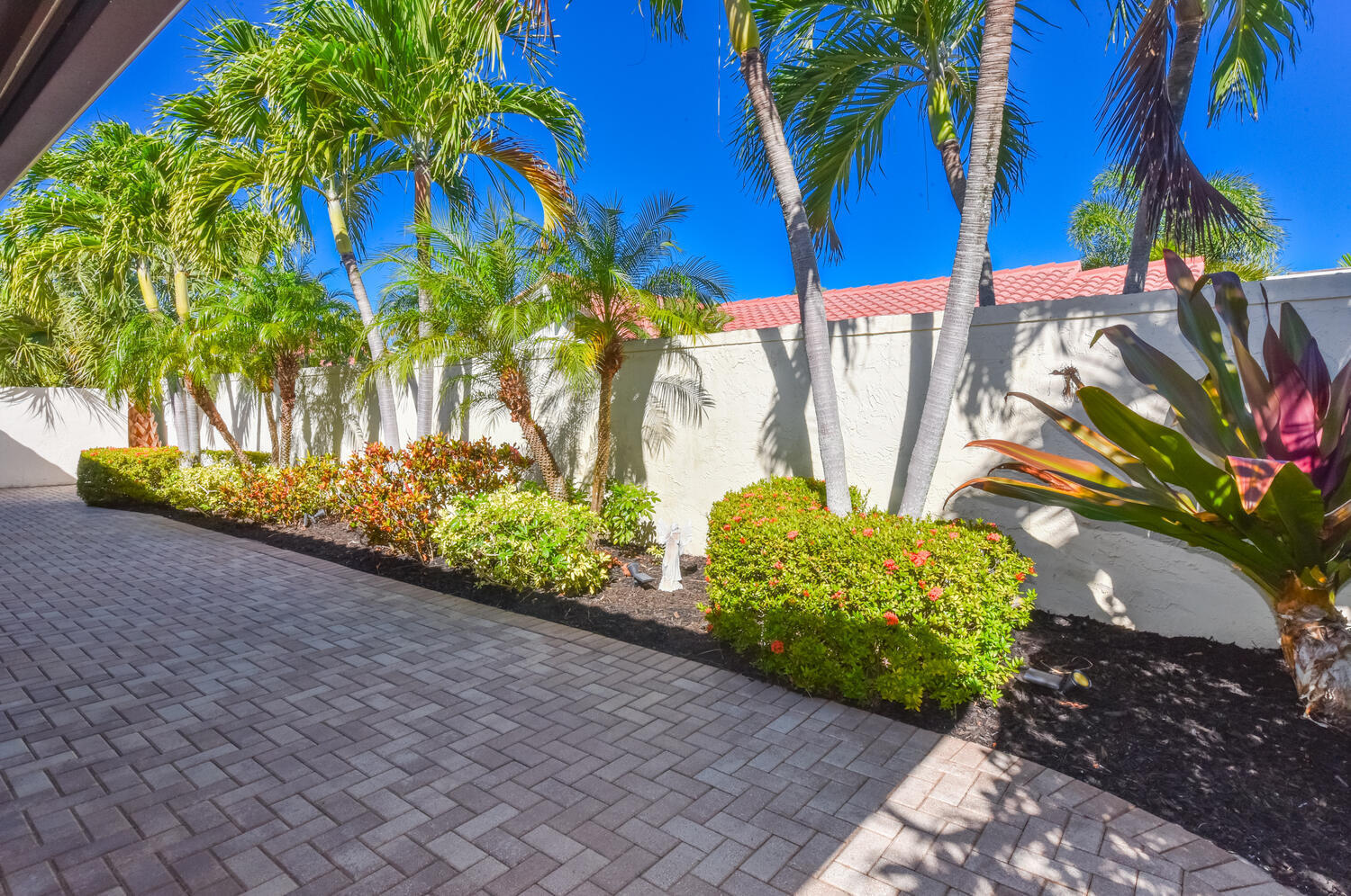 1469 Via Privada Jupiter, FL 33477