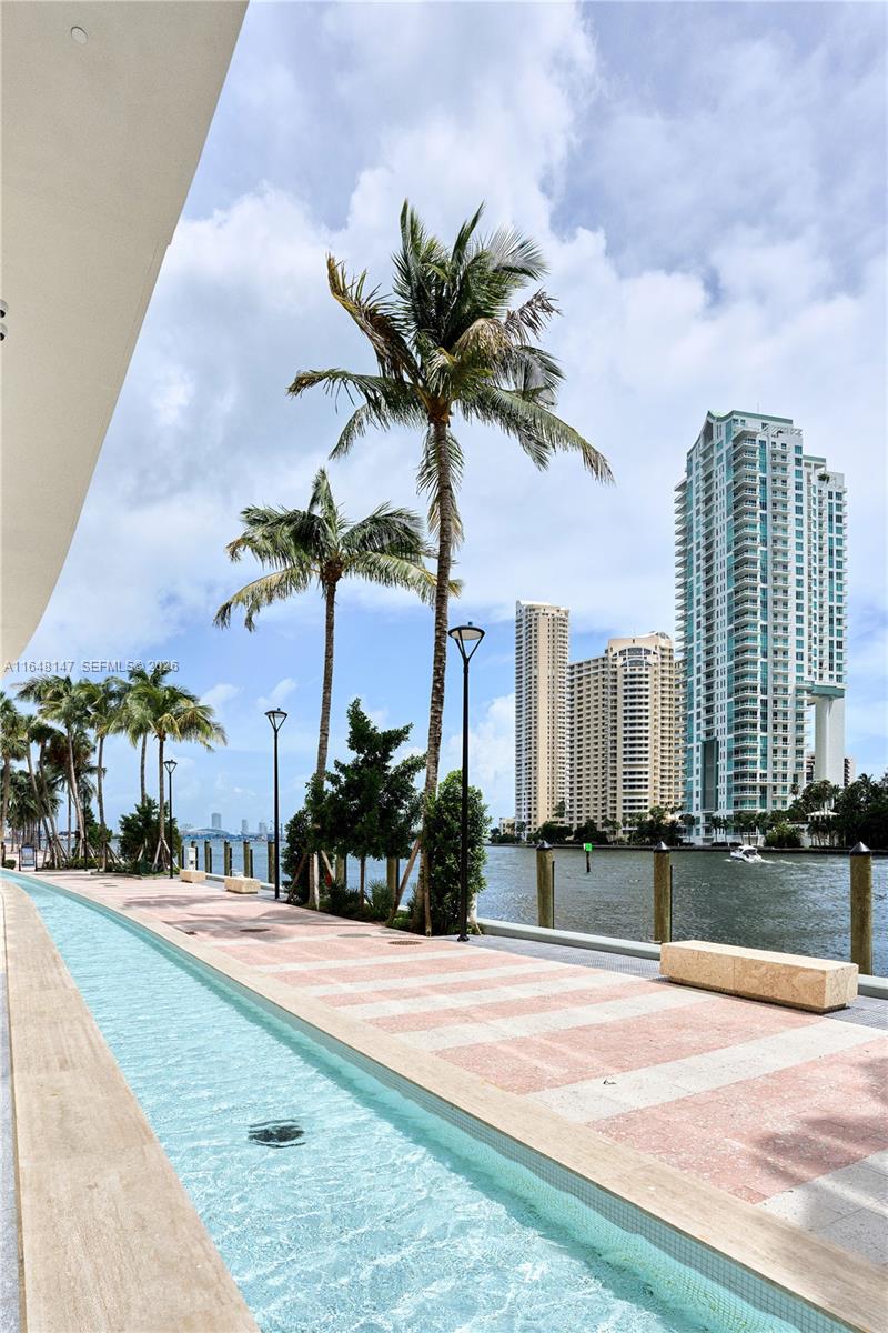 image Aston Martin Residences58