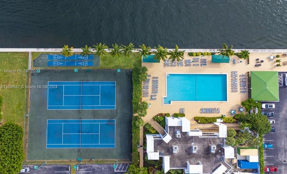 800 Parkview Dr #527,Hallandale Beach, FL 33009