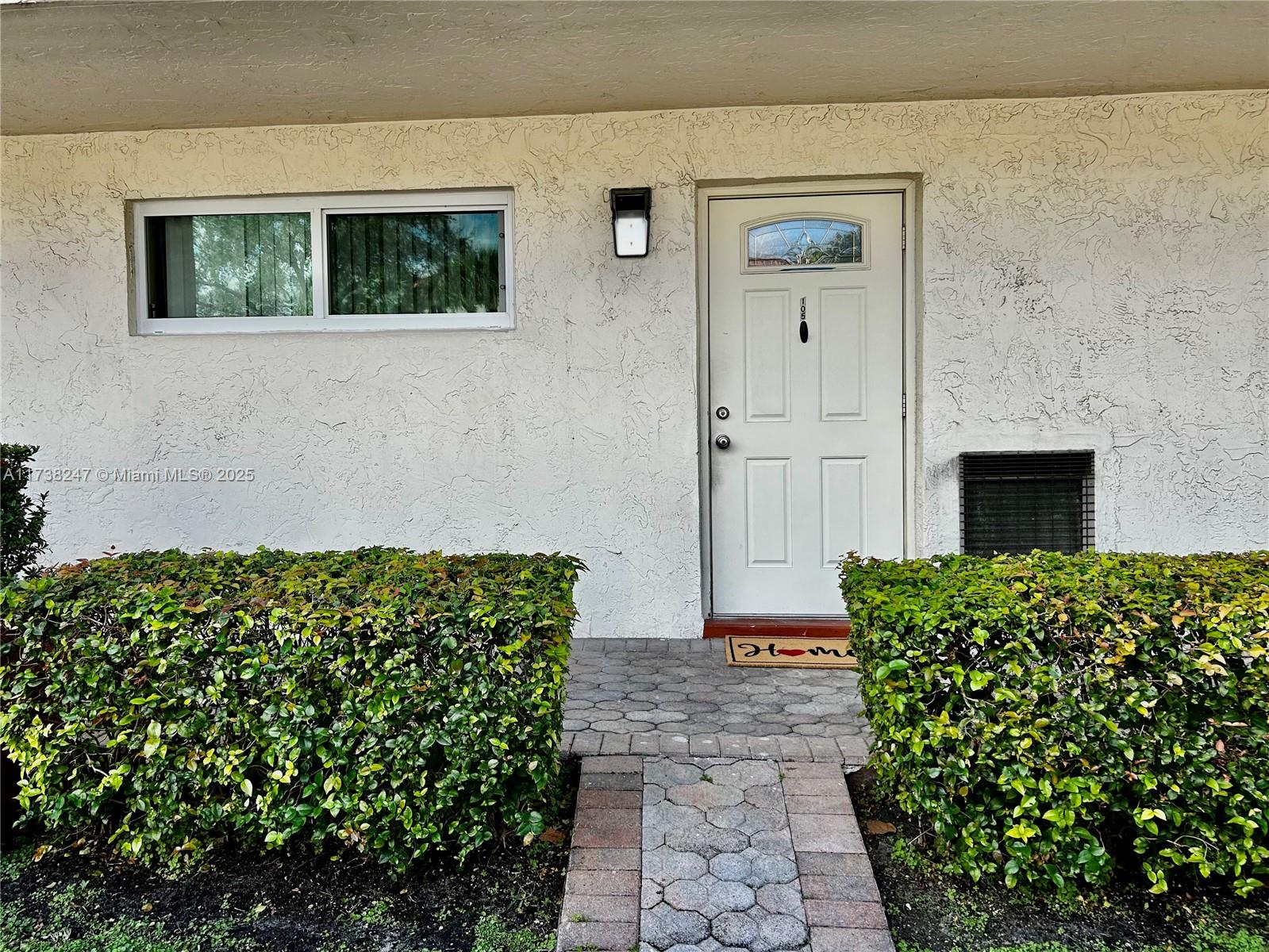 411 S Hollybrook Dr #105