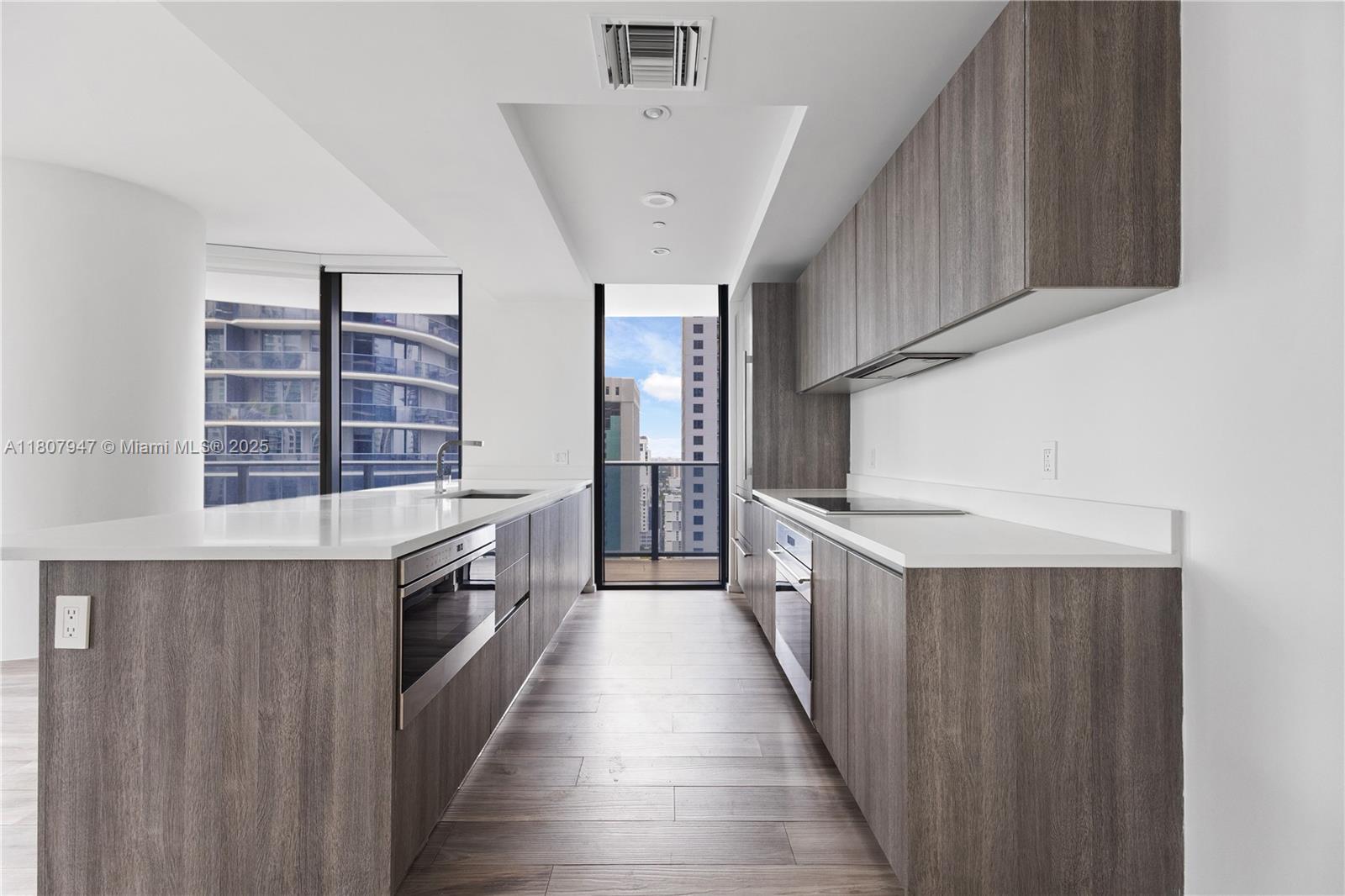 image Sls Lux Brickell Condo14