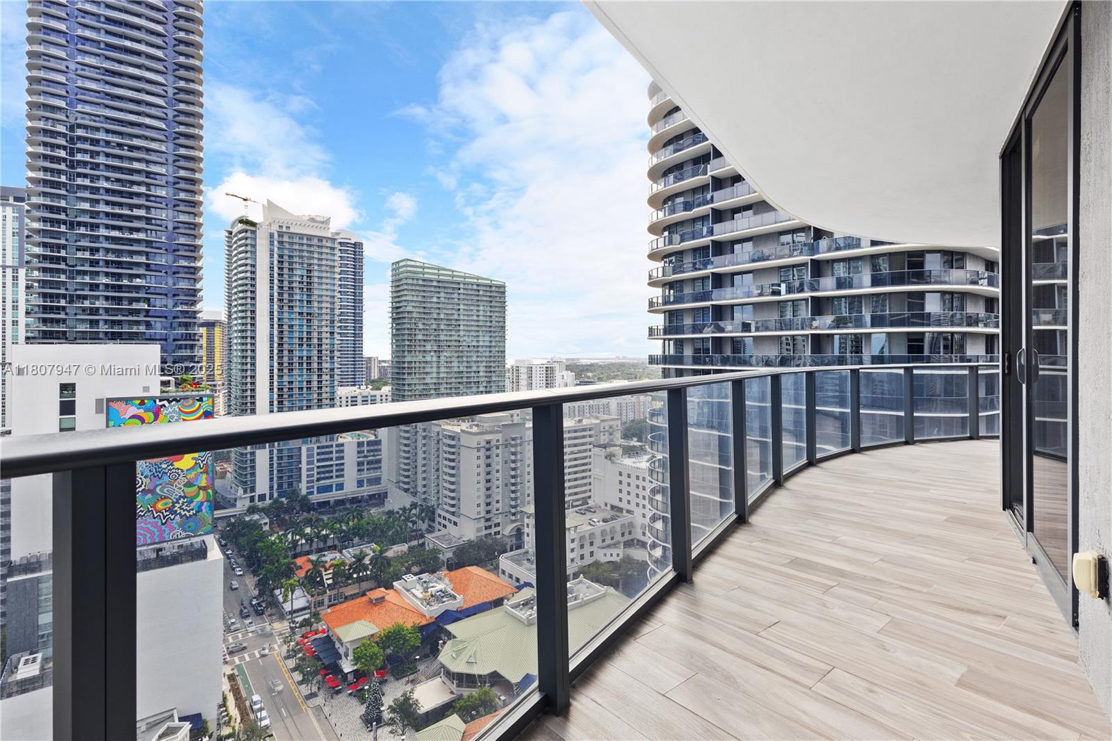 image Sls Lux Brickell Condo17