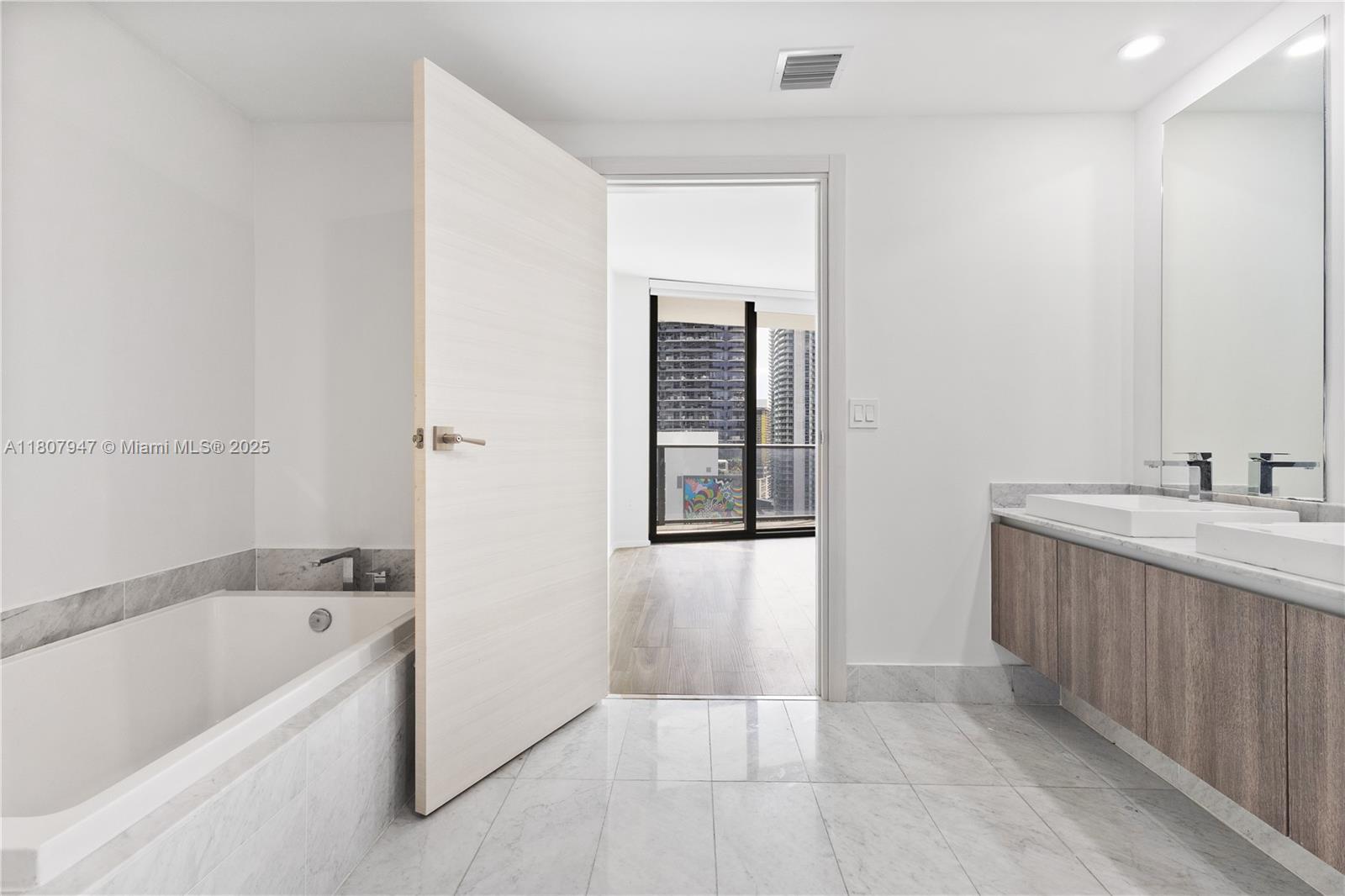 image Sls Lux Brickell Condo25