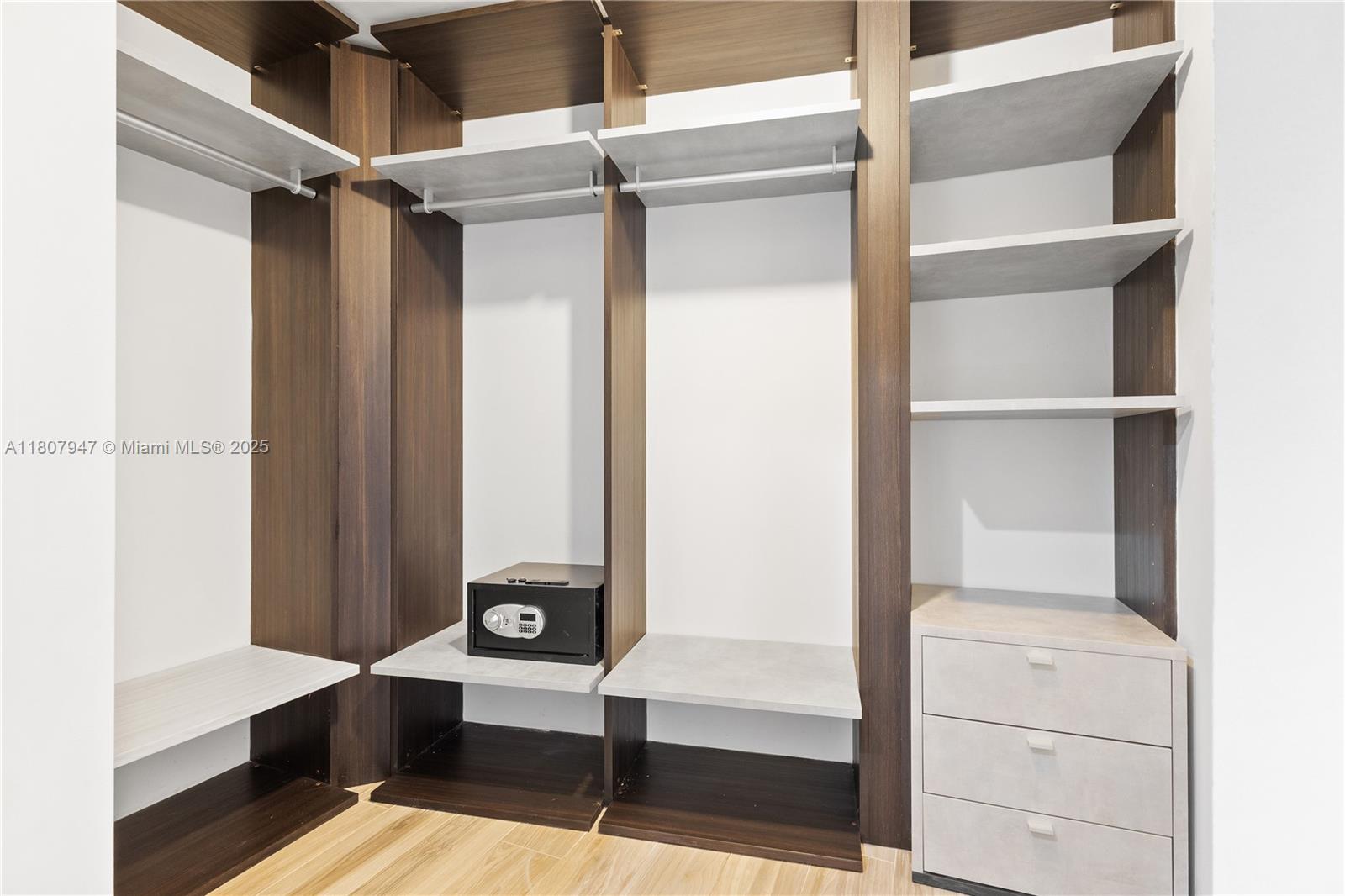 image Sls Lux Brickell Condo26