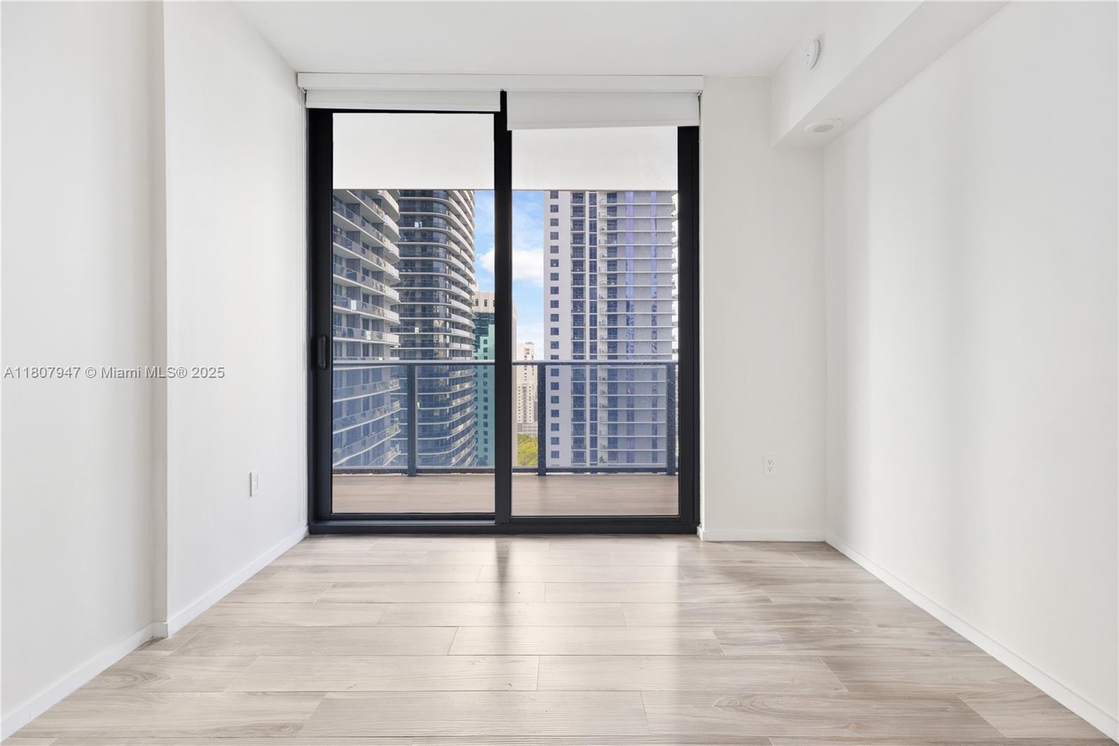 image Sls Lux Brickell Condo32
