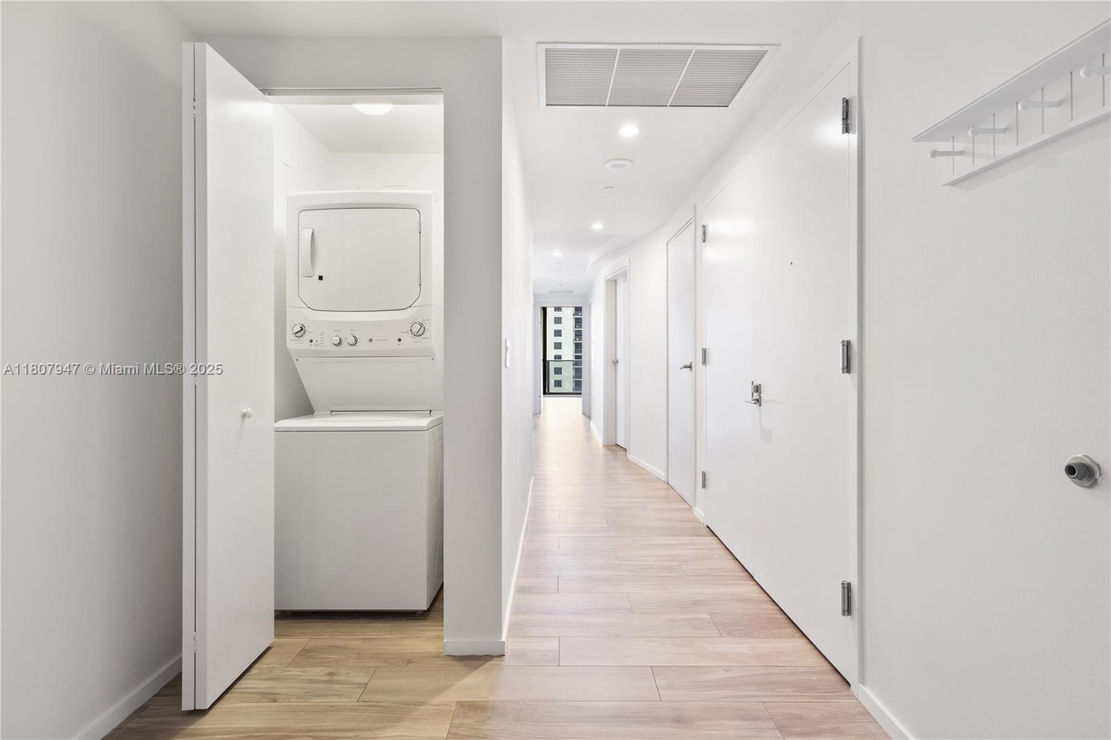 image Sls Lux Brickell Condo35