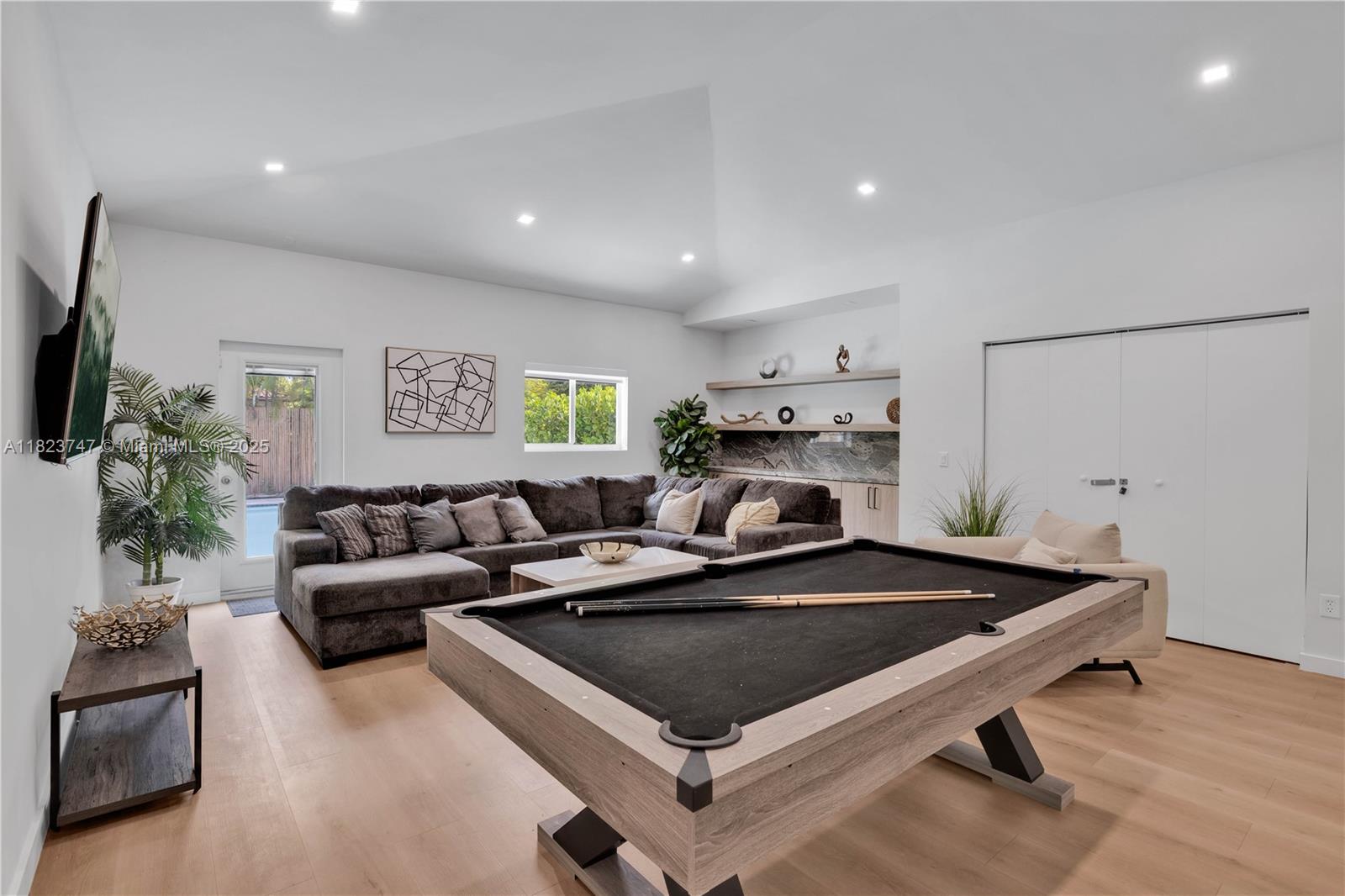 11530 NE 7th Ave Biscayne Park, FL 33161