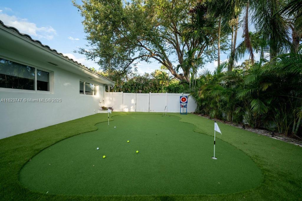 11530 NE 7th Ave Biscayne Park, FL 33161