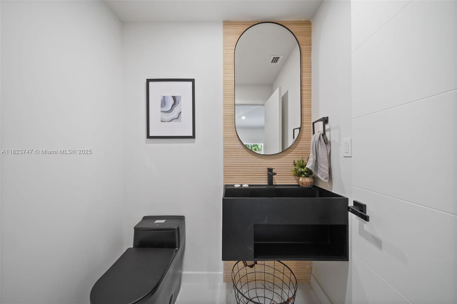 11530 NE 7th Ave Biscayne Park, FL 33161