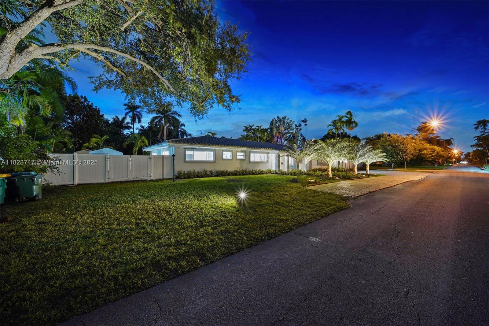 11530 NE 7th Ave Biscayne Park, FL 33161