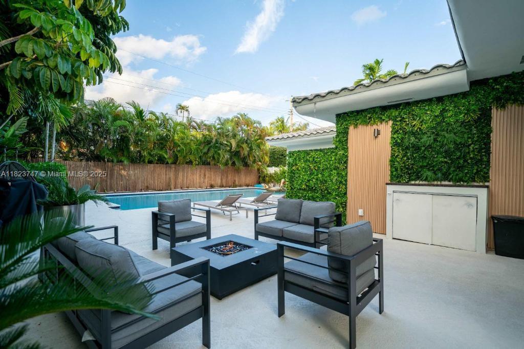 11530 NE 7th Ave Biscayne Park, FL 33161